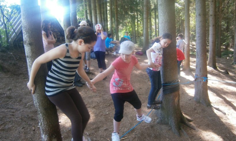 Slackline mit Kinder