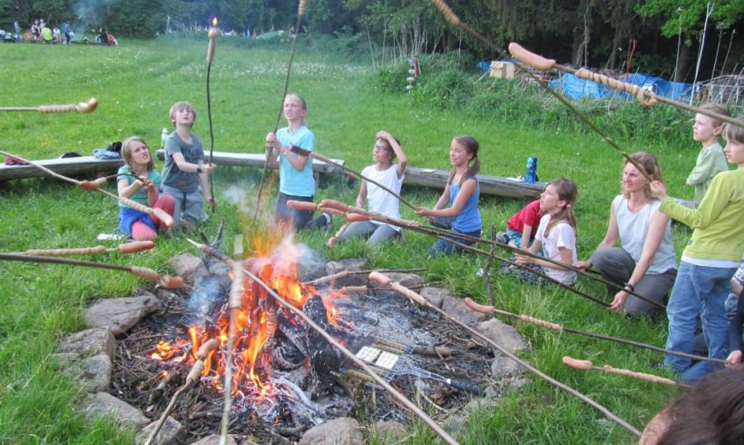 Grillen am Lagerfeuer